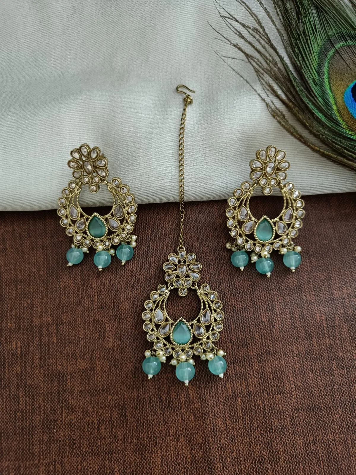 Elegant Mehandi Choker Set With Bridal Accessories