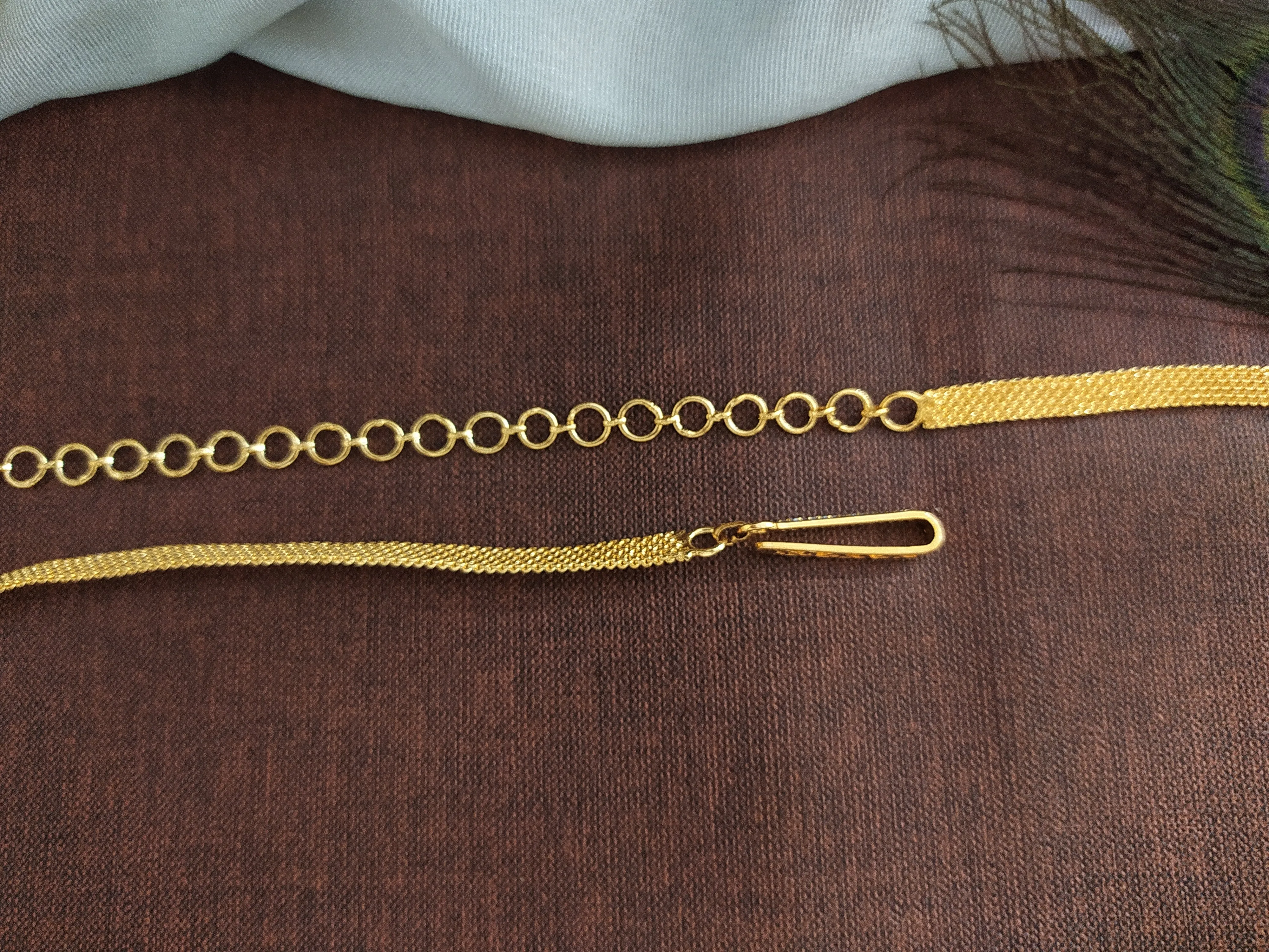 Gold-plated zircon hip chain with Center Emerald Stone and Pearl Drops