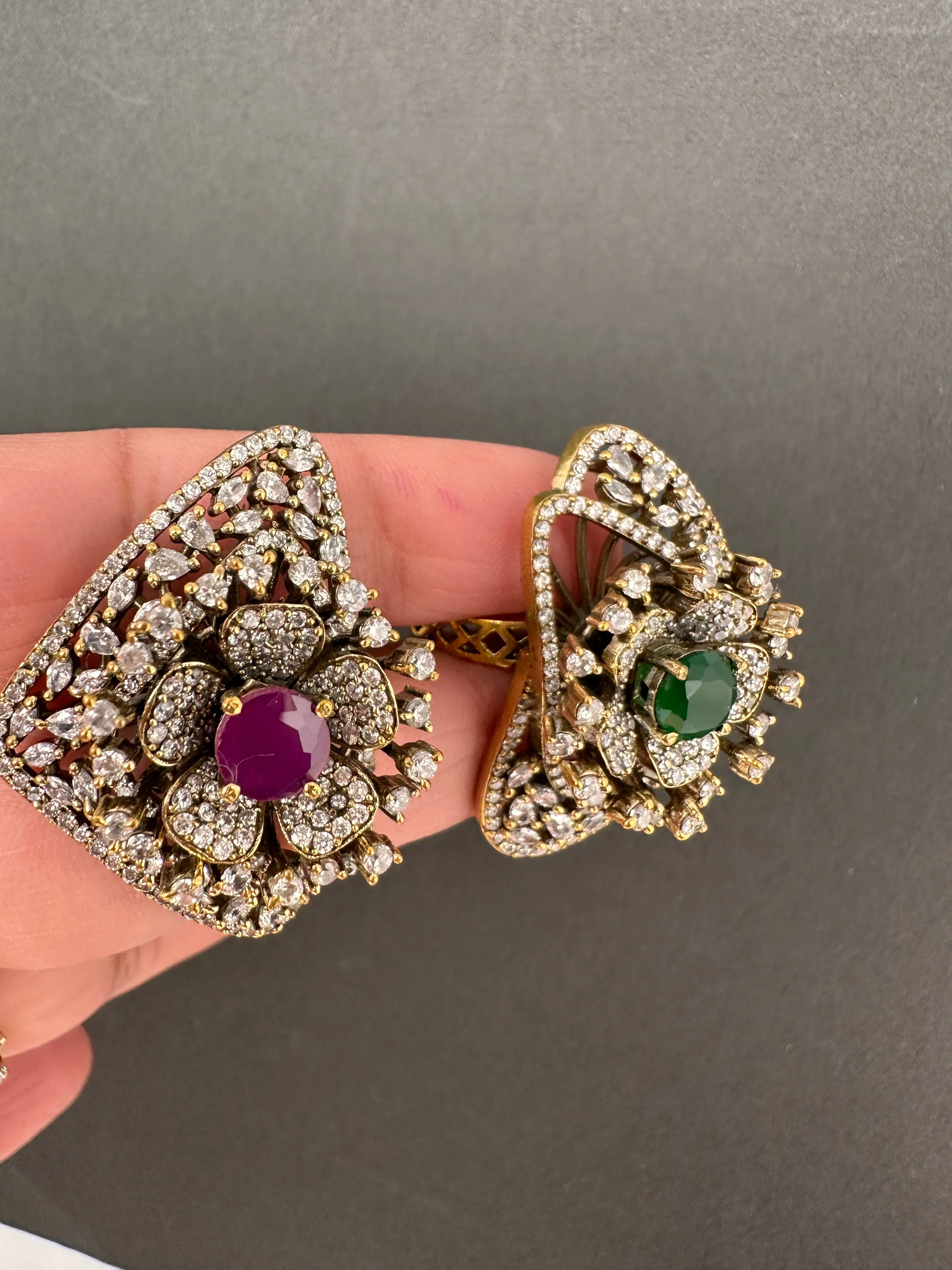 Victorian Color Stone Adjustable Color Stone Cocktail Ring